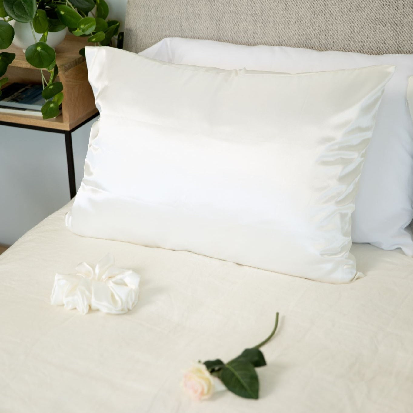 Chantilly Satin Pillowcase White LUNARIA DREAMS